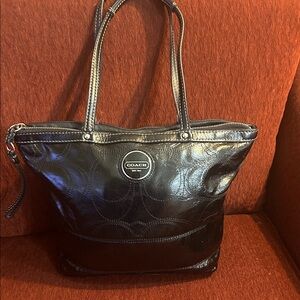 Vintage Coach Signature Embossed Crinckled Black Leather shoulder bag/purse